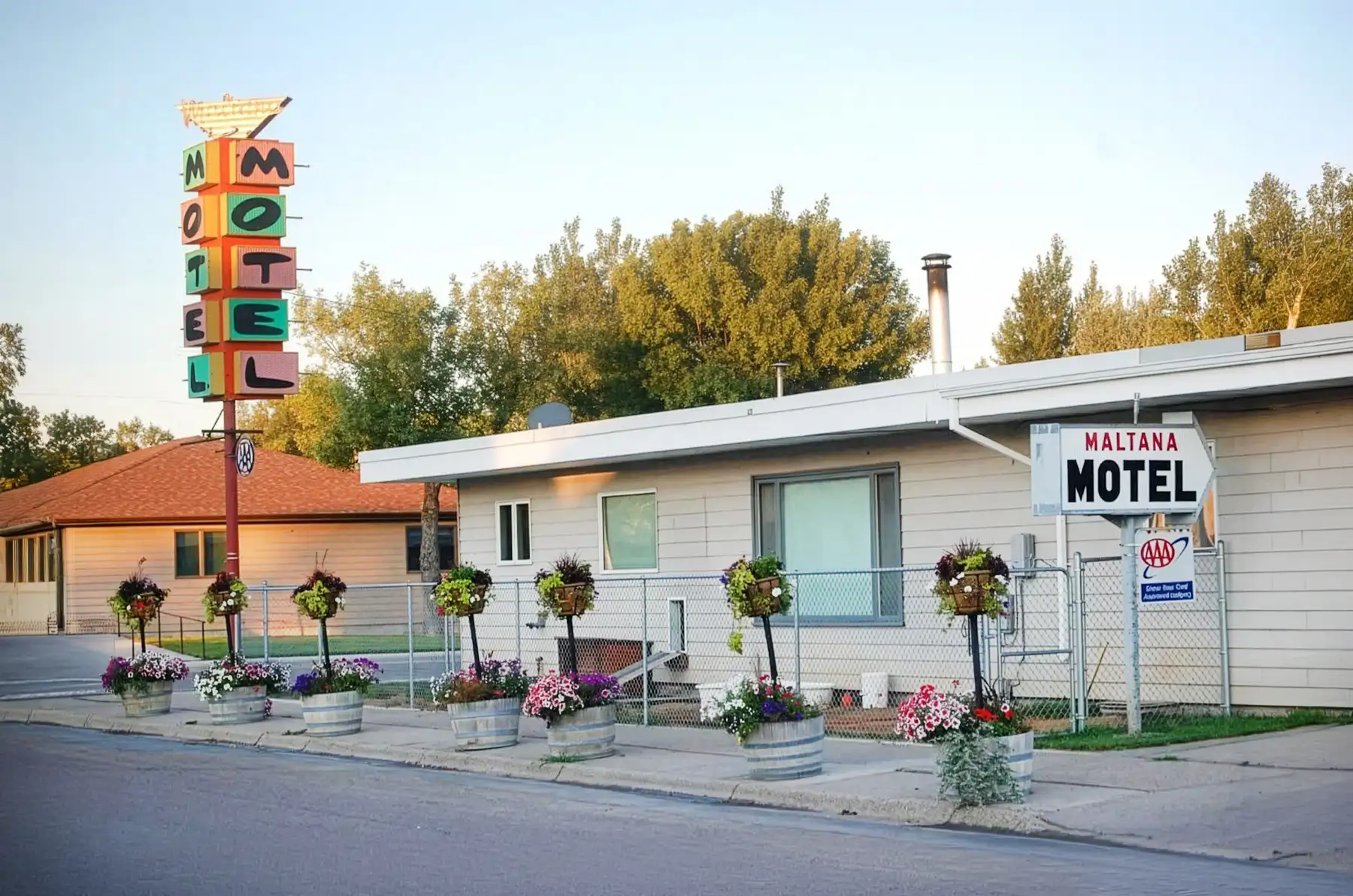 Maltana Motel Exterior Side